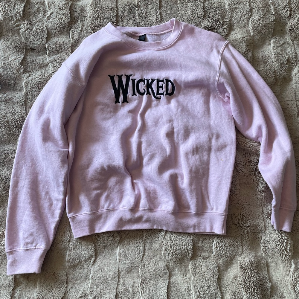Gildan Light Pink Crewneck Sweatshirt with Black Neck Tag